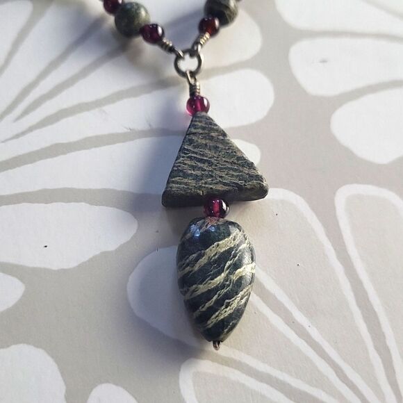 Seraphinite and Garnet Beaded Stone Necklace - Picture 2 of 4